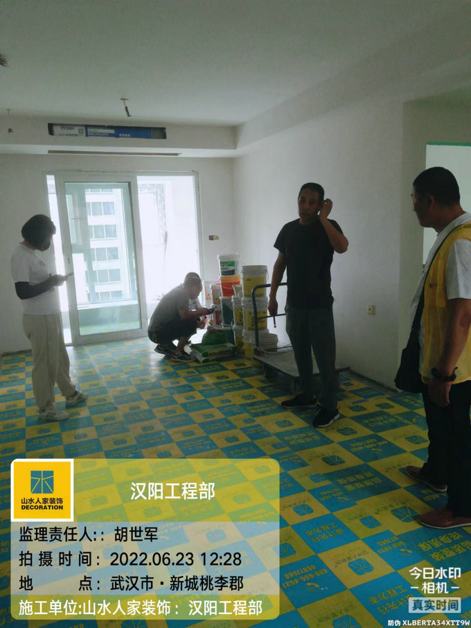 漢陽工程部領(lǐng)導(dǎo)在新城桃李郡小區(qū)檢查施工現(xiàn)場(chǎng)